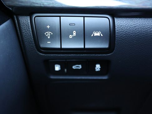 Used 2018 Kia Cadenza Limited w/ Paint Protection Package image 30