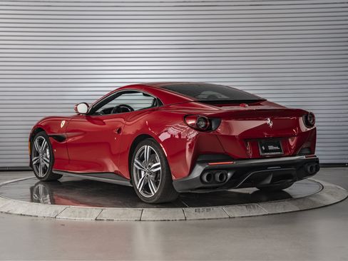 Used 2019 Ferrari Portofino RWD image 11