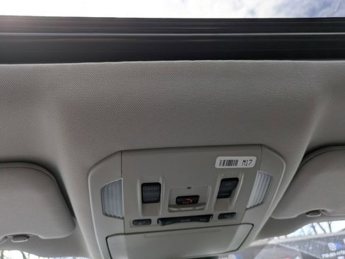 Used 2024 Toyota Highlander XLE image 14