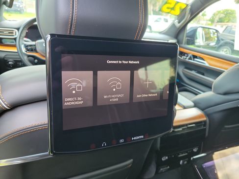 Used 2025 Jeep Grand Wagoneer Series III w/ Rear Seat Video Group 1 AWD/4WD image 10