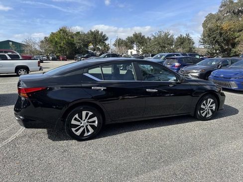 Used 2024 Nissan Altima 2.5 S image 2