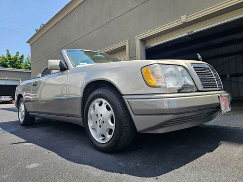 Used 1994 Mercedes-Benz E 320 Convertible image 29