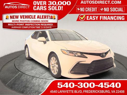 Used 2022 Toyota Camry LE image 1
