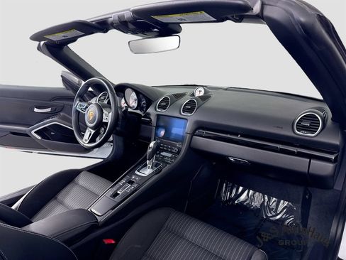 Used 2021 Porsche 718 Boxster RWD image 31