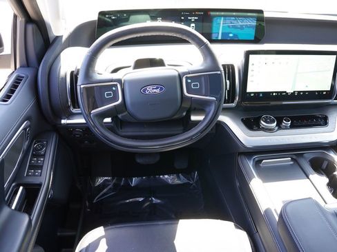 Used 2025 Ford Expedition Platinum AWD/4WD image 22
