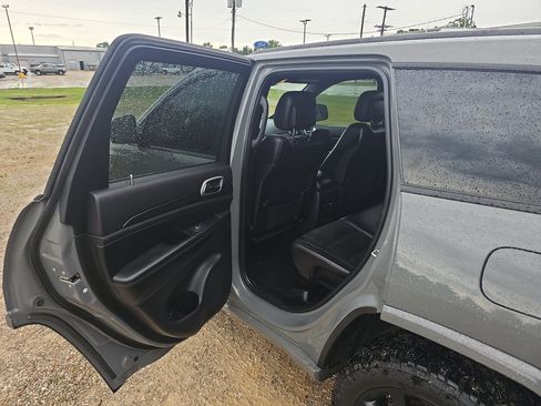 Used 2020 Jeep Grand Cherokee Altitude AWD/4WD image 13