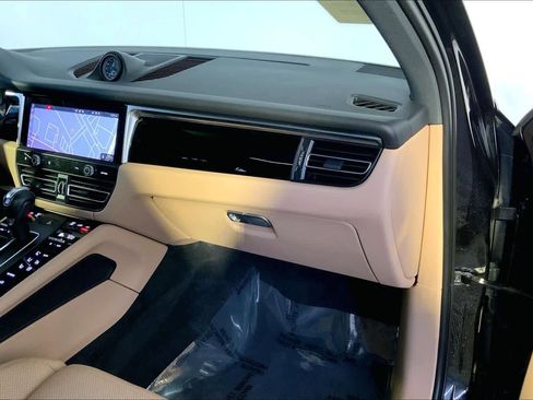 Used 2024 Porsche Macan Turbo image 19