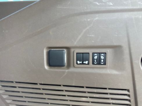 Used 2021 GMC Yukon XL Denali w/ Denali Premium Package image 20