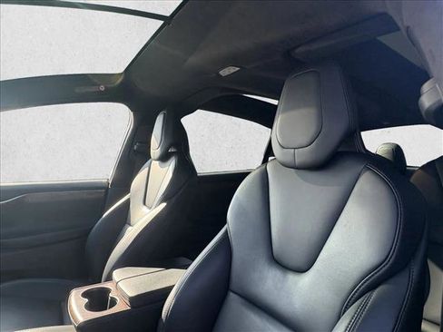 Used 2019 Tesla Model X 75D image 13