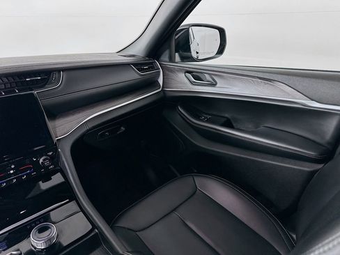 Certified 2025 Jeep Grand Cherokee Limited w/ MOPAR Finishing Package image 34