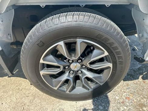 Used 2024 Chevrolet Silverado 1500 LT AWD/4WD image 45
