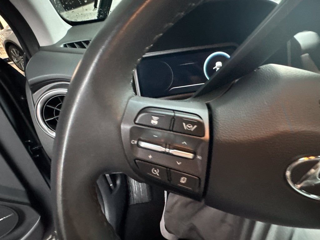 Used 2023 Hyundai Kona Limited w/ Cargo Package FWD image 16