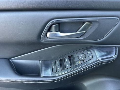 Used 2024 Nissan Rogue SV image 13