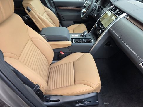 Used 2026 Land Rover Discovery Dynamic SE AWD/4WD image 3