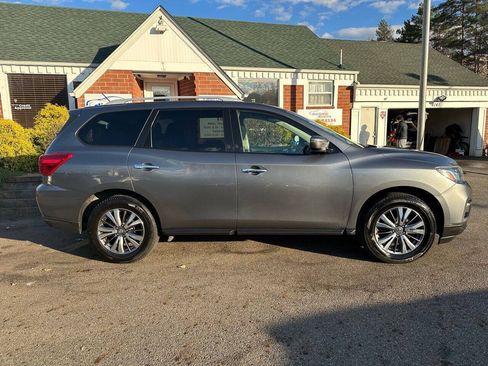 Used 2018 Nissan Pathfinder SV AWD/4WD image 9