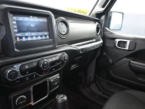 Used 2022 Jeep Wrangler Sport image 22