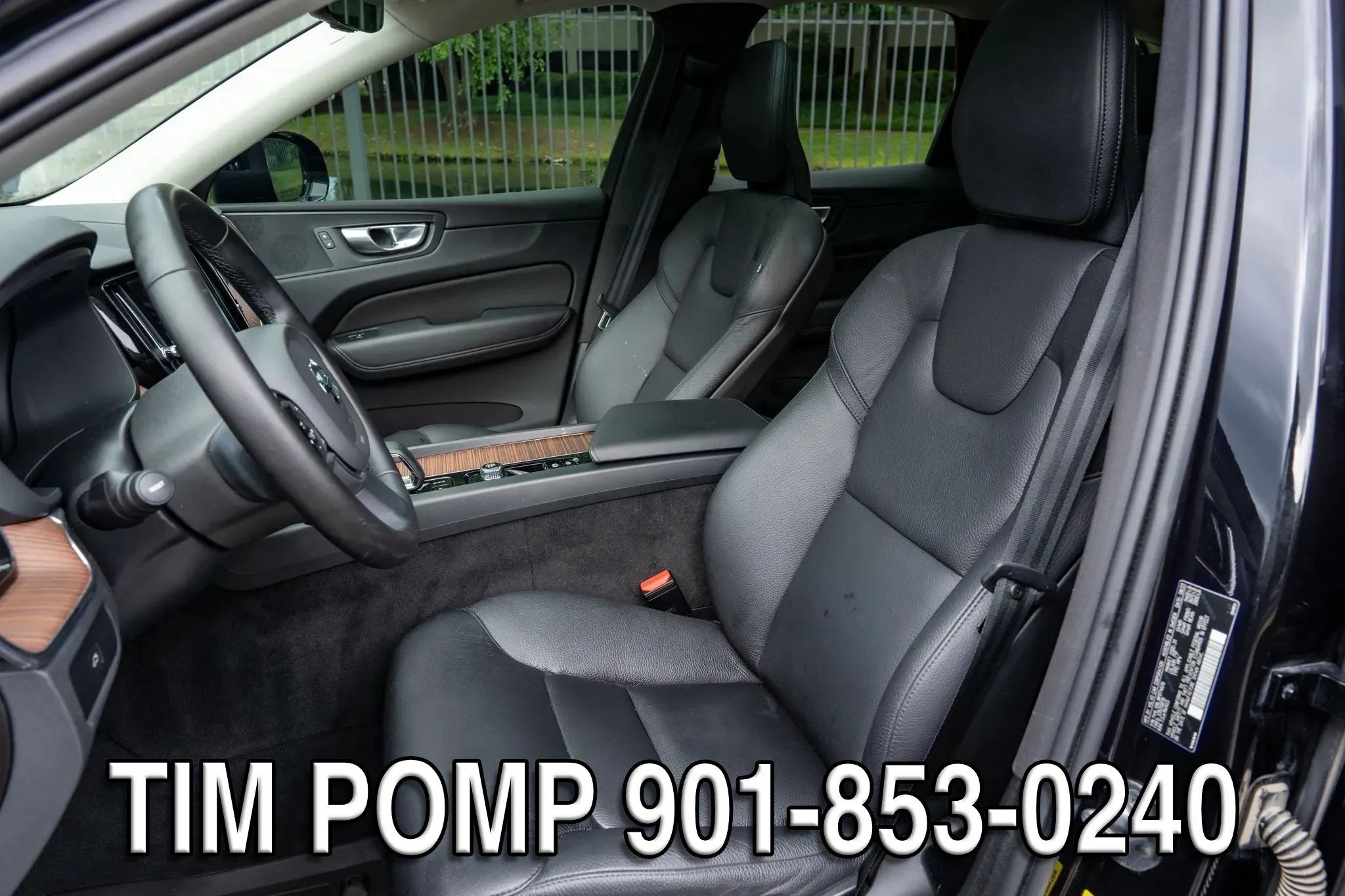 Used 2024 Volvo XC60 B5 Plus AWD/4WD image 11