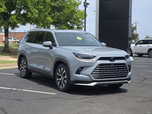 Used 2026 Toyota Grand Highlander AWD Hybrid image 3