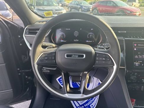 Used 2023 Jeep Grand Cherokee Altitude AWD/4WD image 19