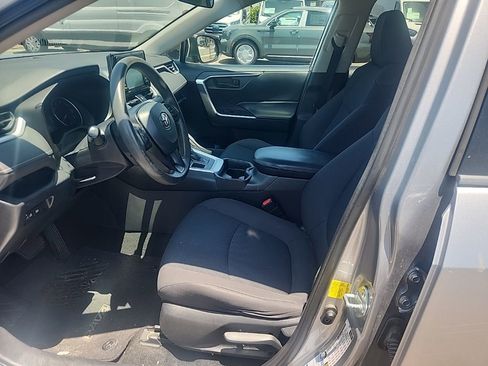 Used 2020 Toyota RAV4 LE w/ Carpet Mat Package AWD/4WD image 18