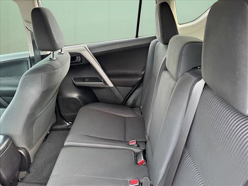 Used 2016 Toyota RAV4 LE image 9