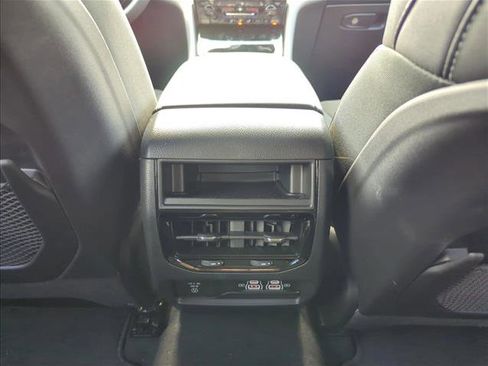 Used 2025 Jeep Grand Cherokee Altitude RWD image 15
