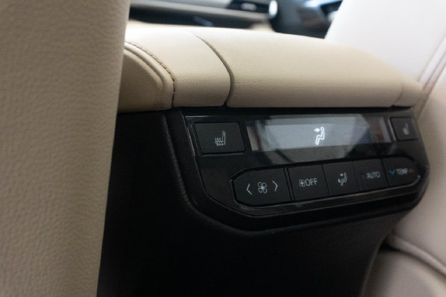 Used 2024 Toyota Highlander Platinum FWD image 11