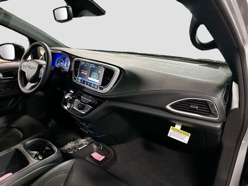 New 2026 Chrysler Pacifica Select image 32