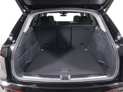 Used 2025 Audi Q5 Premium w/ Convenience Package image 31