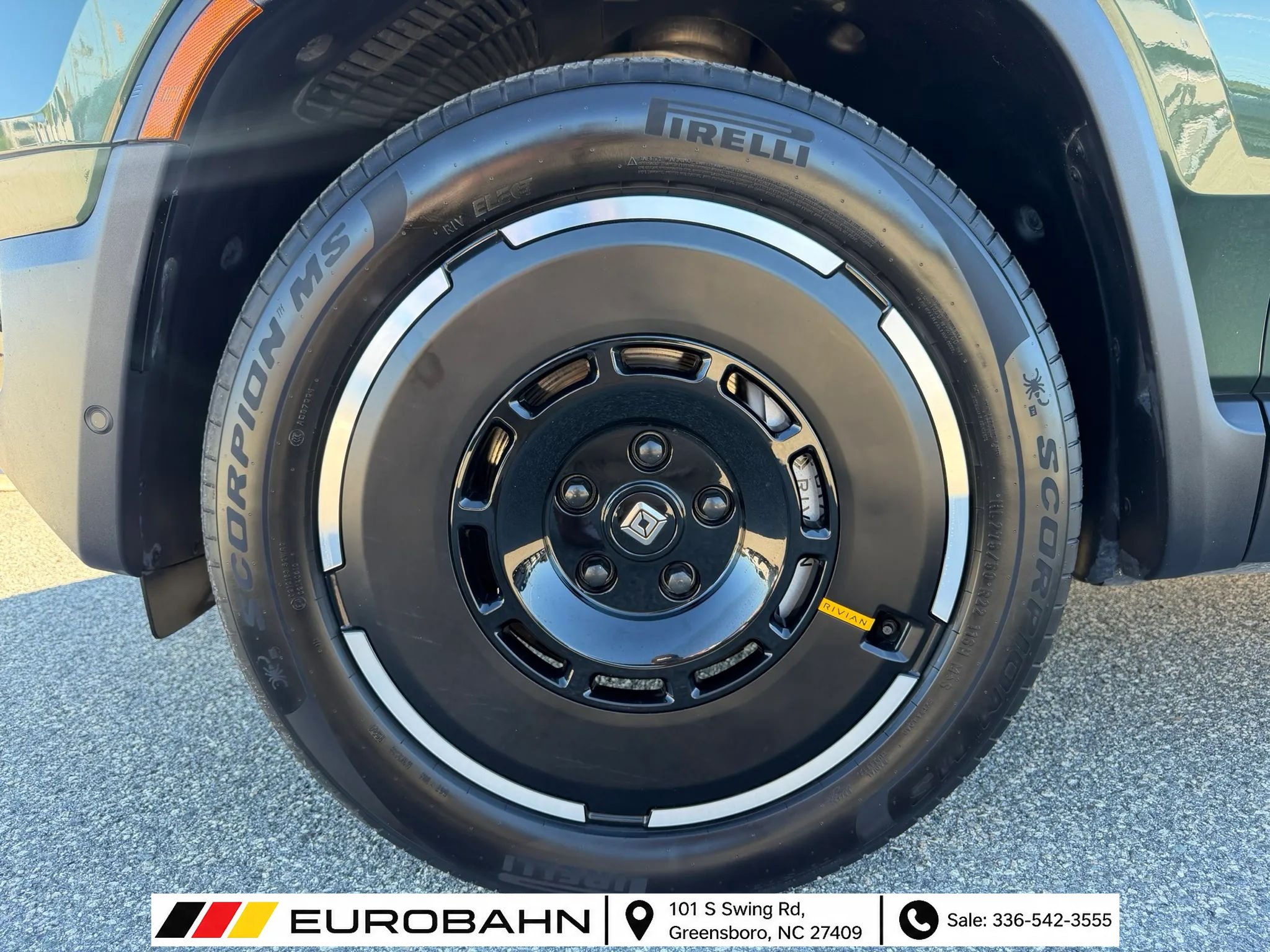 Used 2025 Rivian R1S Adventure Dual AWD/4WD image 23