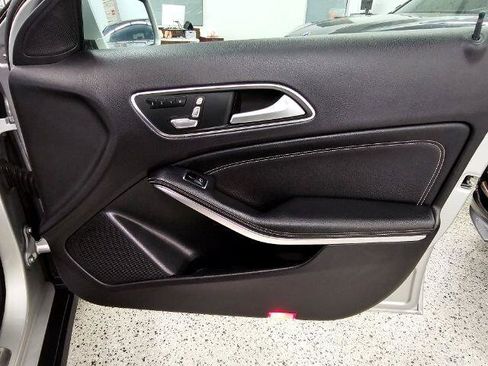 Used 2018 Mercedes-Benz GLA 250 4MATIC w/ Premium Package image 27