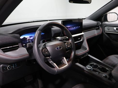 Used 2025 Ford Explorer ST-Line w/ ST-Line Street Pack image 14