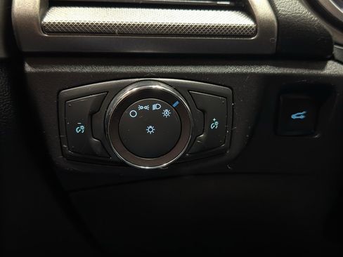 Used 2019 Ford Fusion SE image 28