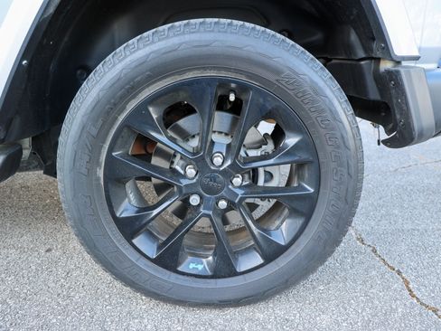 Used 2022 Jeep Wrangler Unlimited Sahara image 15