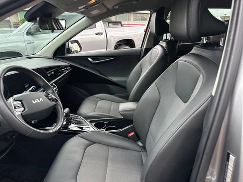 Used 2023 Kia Niro EX FWD image 13
