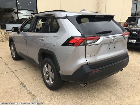 Used 2023 Toyota RAV4 XLE FWD image 5