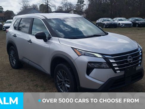 Used 2024 Nissan Rogue S image 2