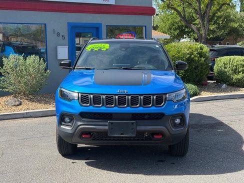 Used 2025 Jeep Compass Trailhawk AWD/4WD image 2