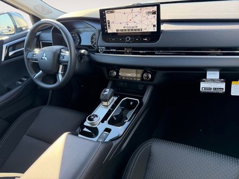 New 2026 Mitsubishi Outlander ES image 10
