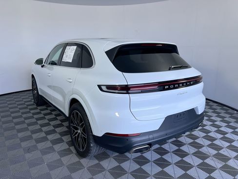 Used 2025 Porsche Cayenne AWD/4WD image 5