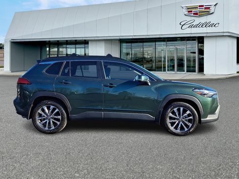 Used 2022 Toyota Corolla Cross XLE w/ Convenience Package image 7