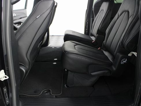 New 2026 Chrysler Pacifica Select image 17