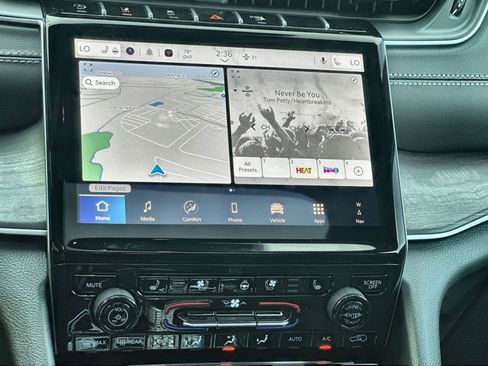 New 2025 Jeep Grand Cherokee Limited w/ Luxury Tech Group II image 18