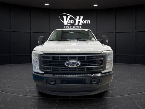 Used 2023 Ford F250 XL AWD/4WD image 2