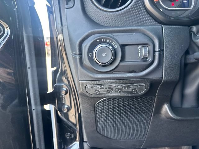 Used 2026 Jeep Wrangler Unlimited Rubicon AWD/4WD image 33