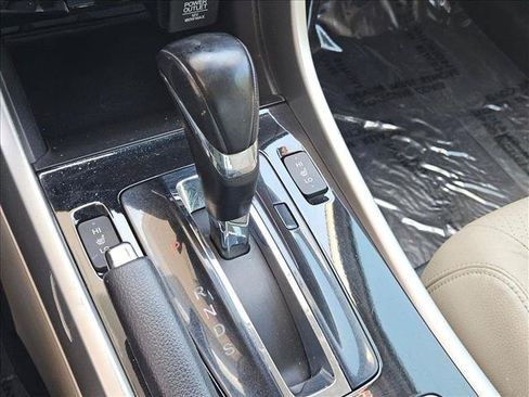 Used 2016 Honda Accord Touring image 17