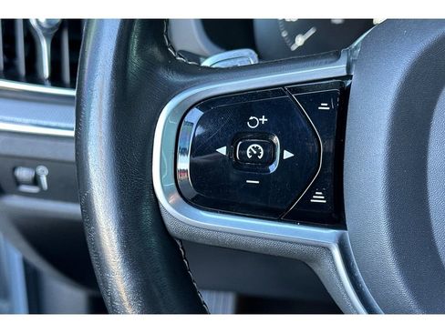 Used 2020 Volvo V60 T6 R-Design image 27