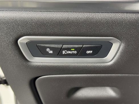 Used 2024 BMW X7 xDrive40i w/ Premium Package image 19