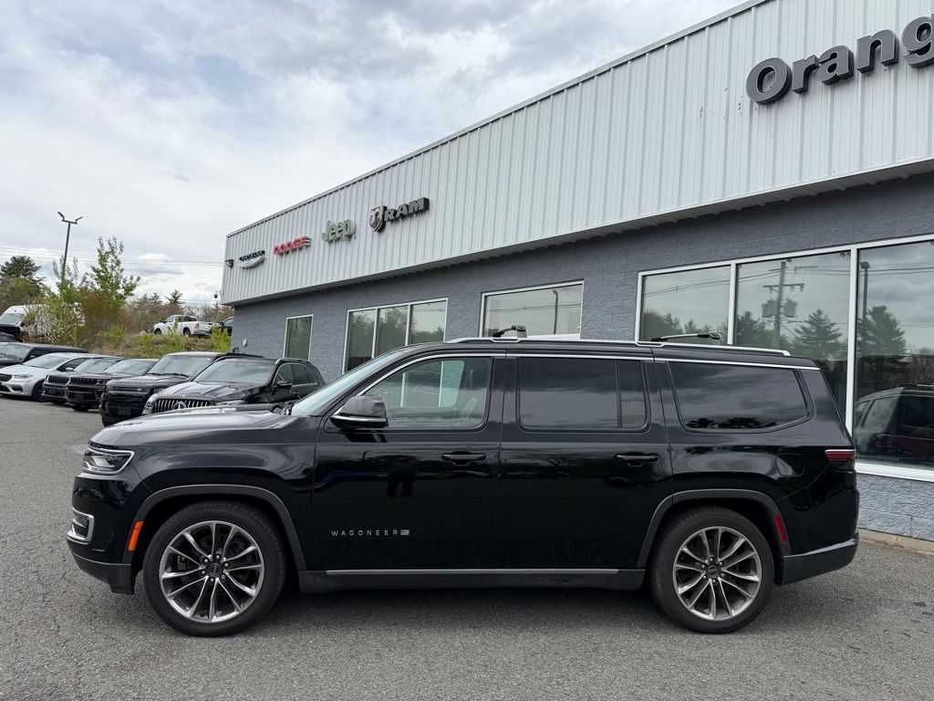Used 2022 Jeep Wagoneer Series III w/ Premium Group I AWD/4WD image 5
