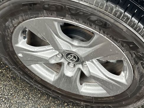 Used 2025 Toyota RAV4 XLE image 22